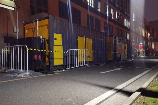 金阳柴油发电机组的输出电压是如何调节的？